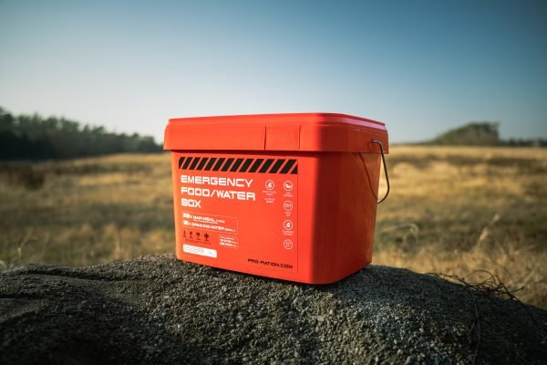 Caja alimentación Emergencia en el campo